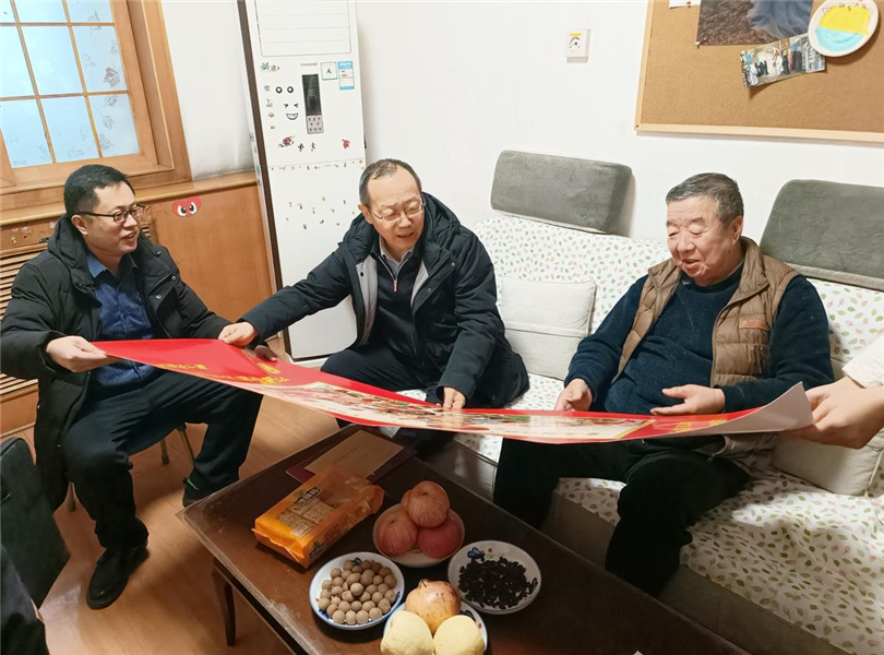 局馆领导看望慰问离退休干部