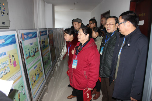 公民代表参观档案展览 (1).jpg