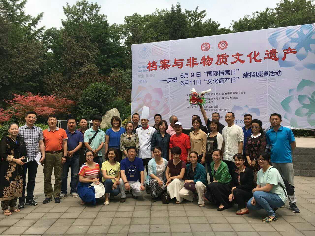 11工作人员合影.jpg 11工作人员合影.jpg