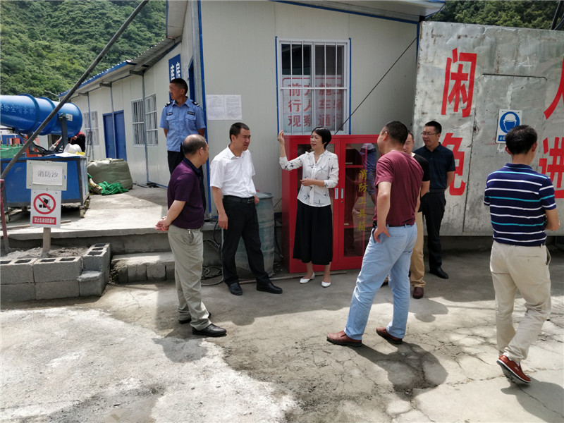 督查组实地查看白河县档案馆建设情况,县委常委组织部长张吉彩陪同(女).jpg 督查组实地查看白河县档案馆建设情况,县委常委组织部长张吉彩陪同(女).jpg