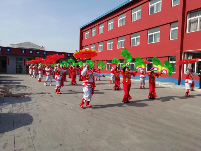 秧歌队迎新春.jpg